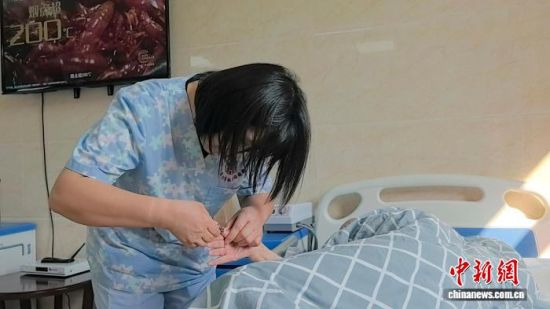 ���������ڽo���˼�ָ����ʯ���� �z